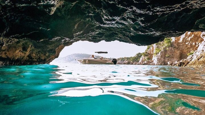 Private Speedboat Tour: Caves Beaches Islands and more