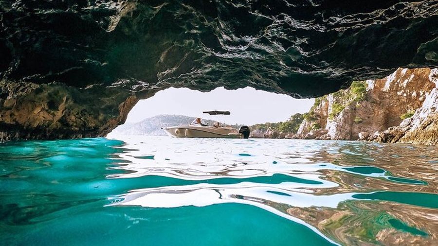 Private Speedboat Tour: Caves Beaches Islands and more