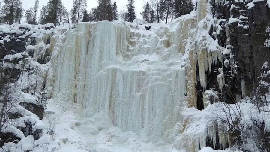 Rovaniemi: Korouoma Frozen Waterfalls Hike with Hot BBQ Lunch