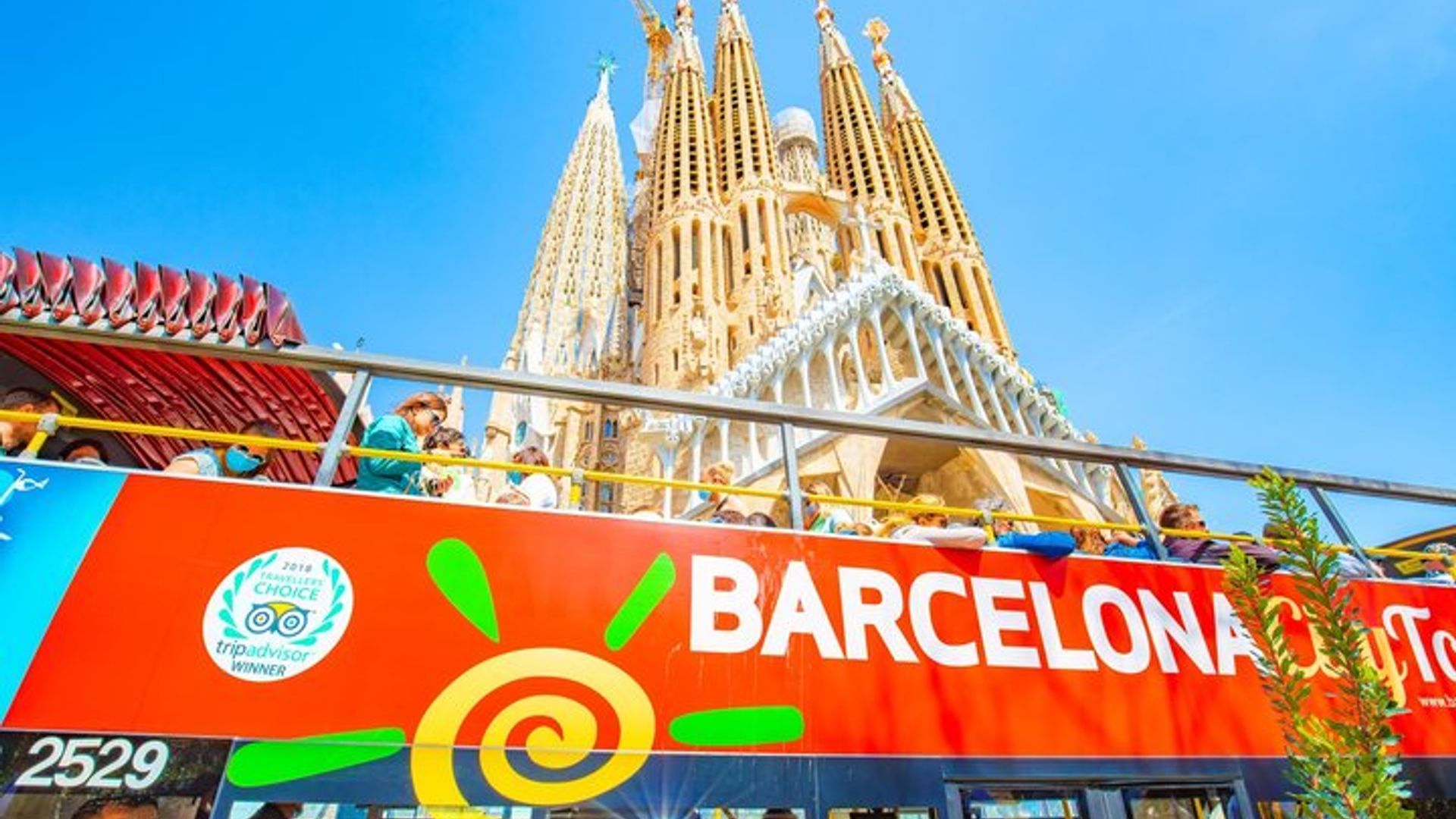Barcelona Hop-On Hop-Off Bus with Aquarium Ticket