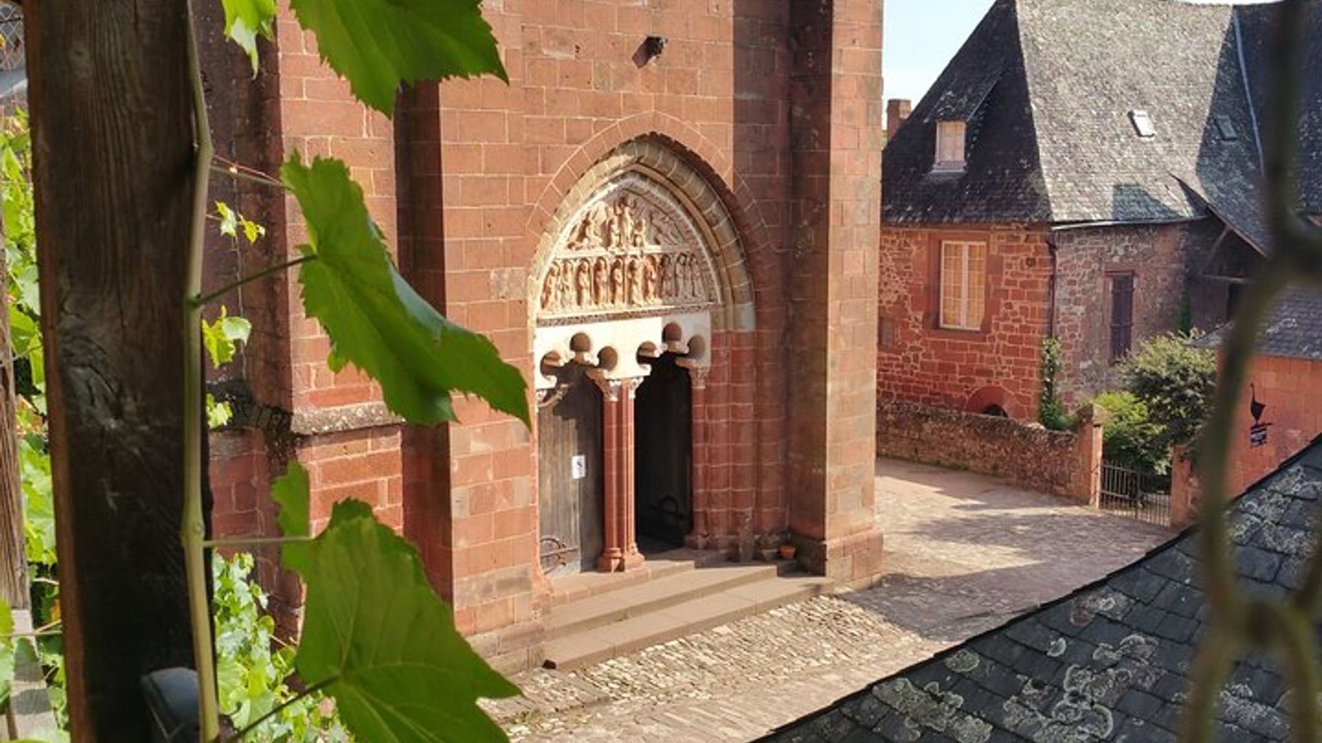 Guided tour of Collonges la Rouge