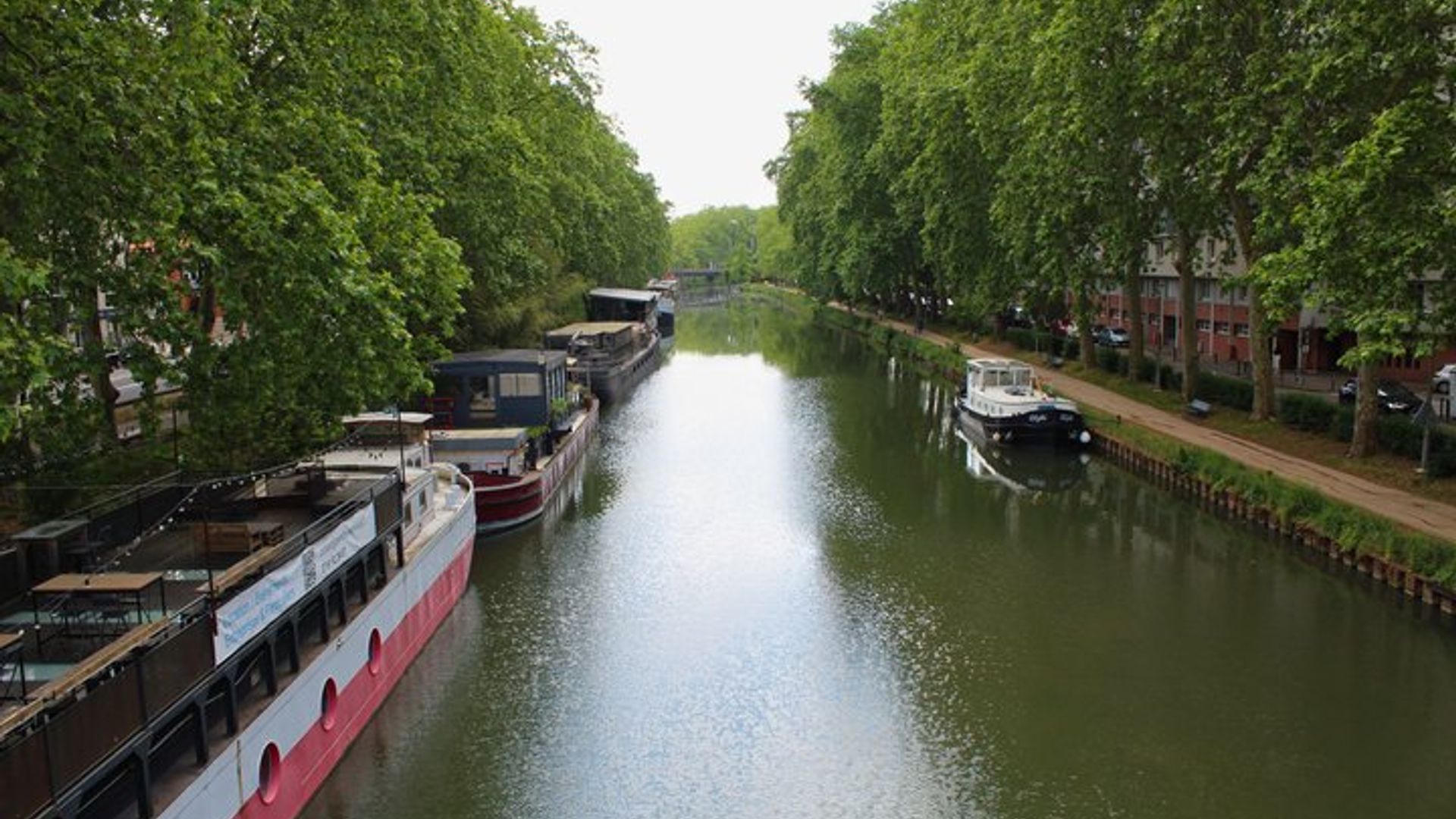 Crucero guiado por el Garona y el Canal de la UNESCO.