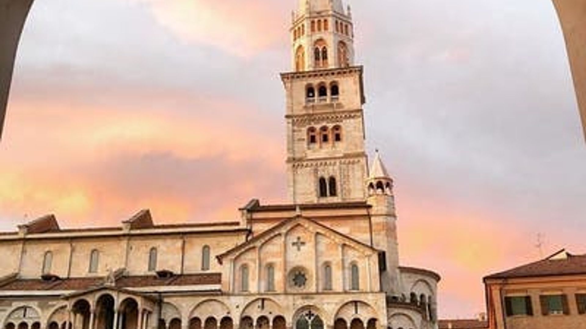 Modena private foodie walking tour with lunch