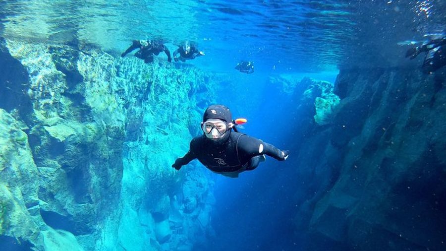Reykjavik Small-Group Silfra Wetsuit Snorkeling Tour with Photos