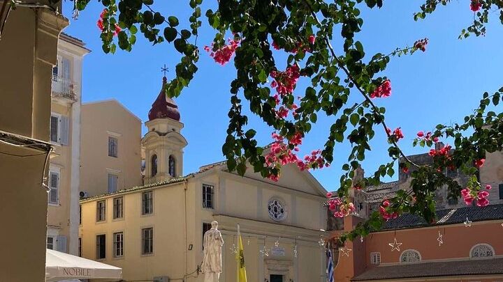 Corfu Old Town Guided Tour with a Dog—and Stray Animal Support
