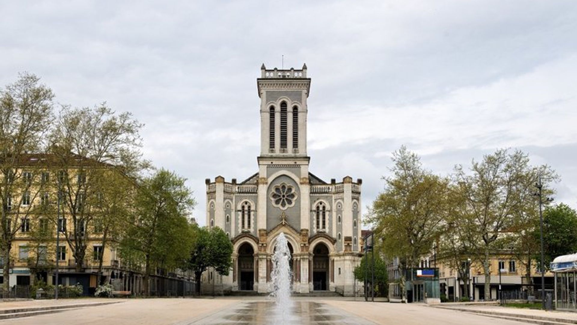 Saint-Étienne: visita a pie audioguiada de 1,5 horas con 19 comentarios