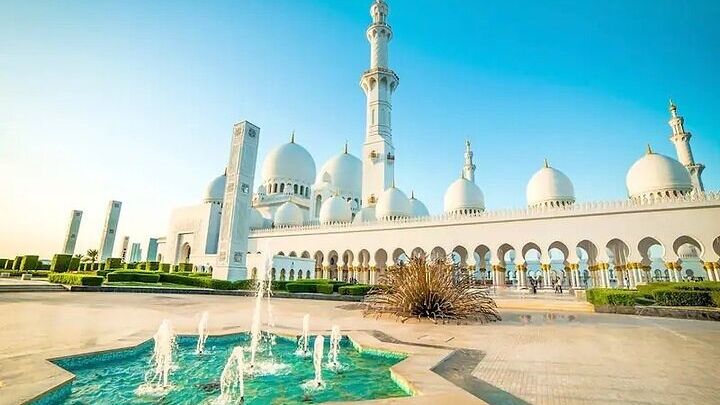Abu Dhabi City Tour in A 4x4 Shared Vehicle