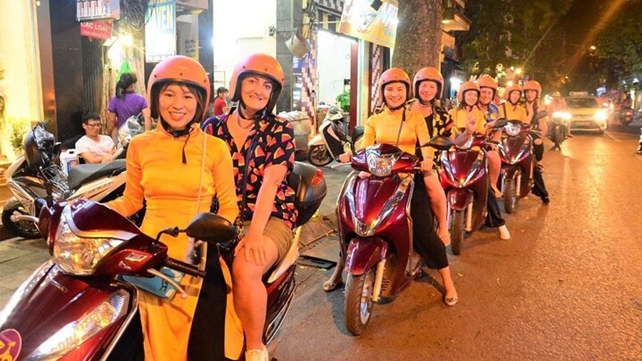 Hanoi Food Tour by Motorbike with Female Guide
