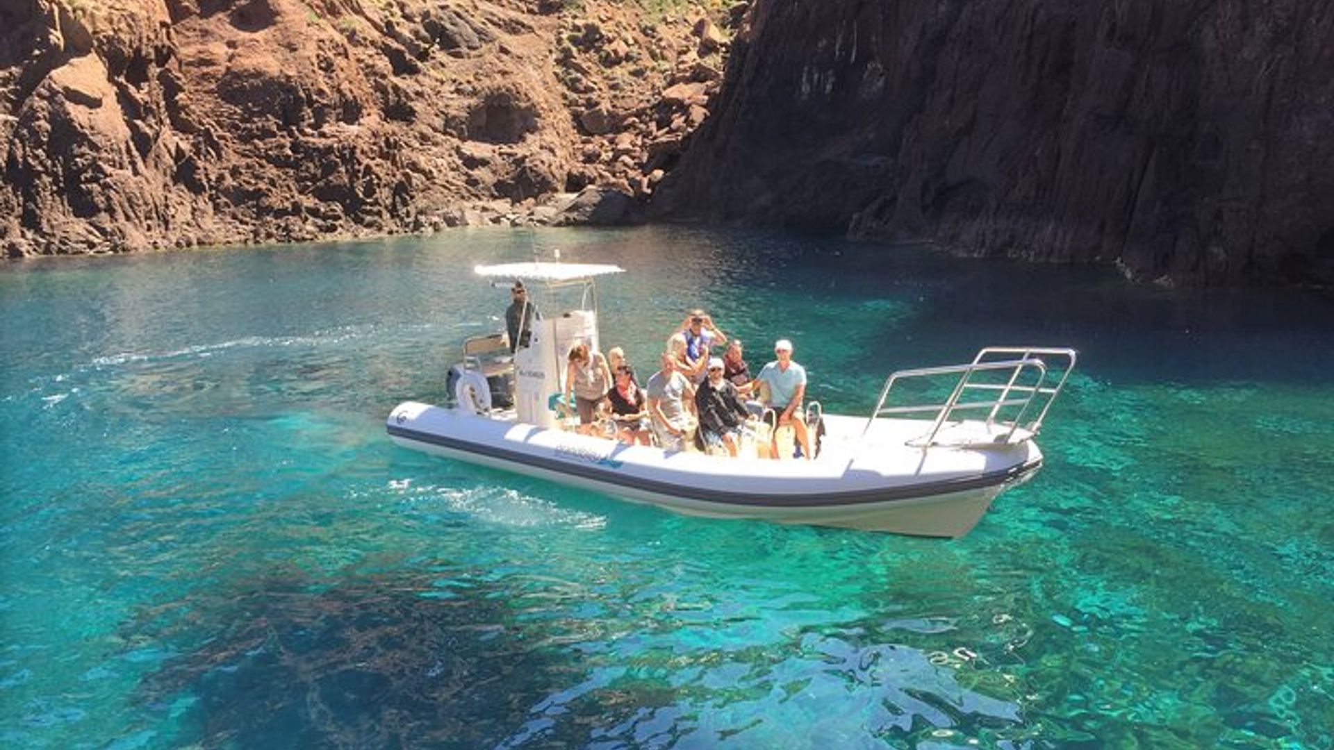 Getaway to the Calanques of Piana de Cargèse in a small group