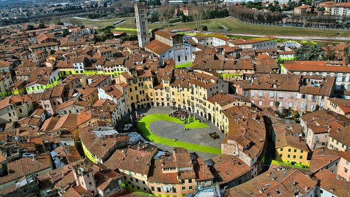 Lucca Self-Guided Bike Tour With Detailed Town Map and Lock