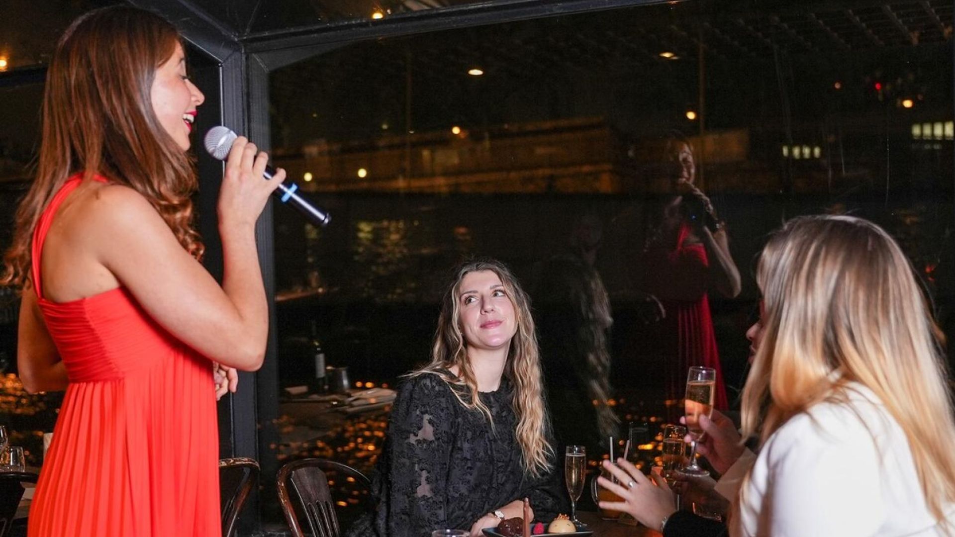 Festive dinner cruise Paris Seine with live music (early dinner)