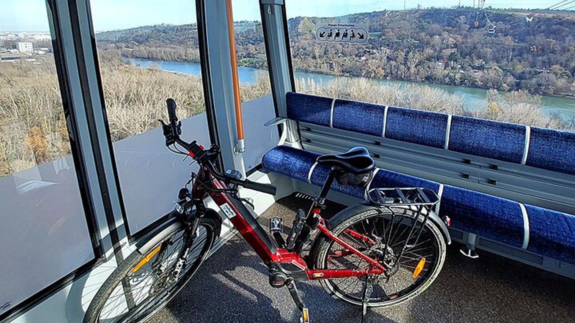 Tour Panoramico di Tolosa: Tour in E-Bike con Esperienza in Funivia