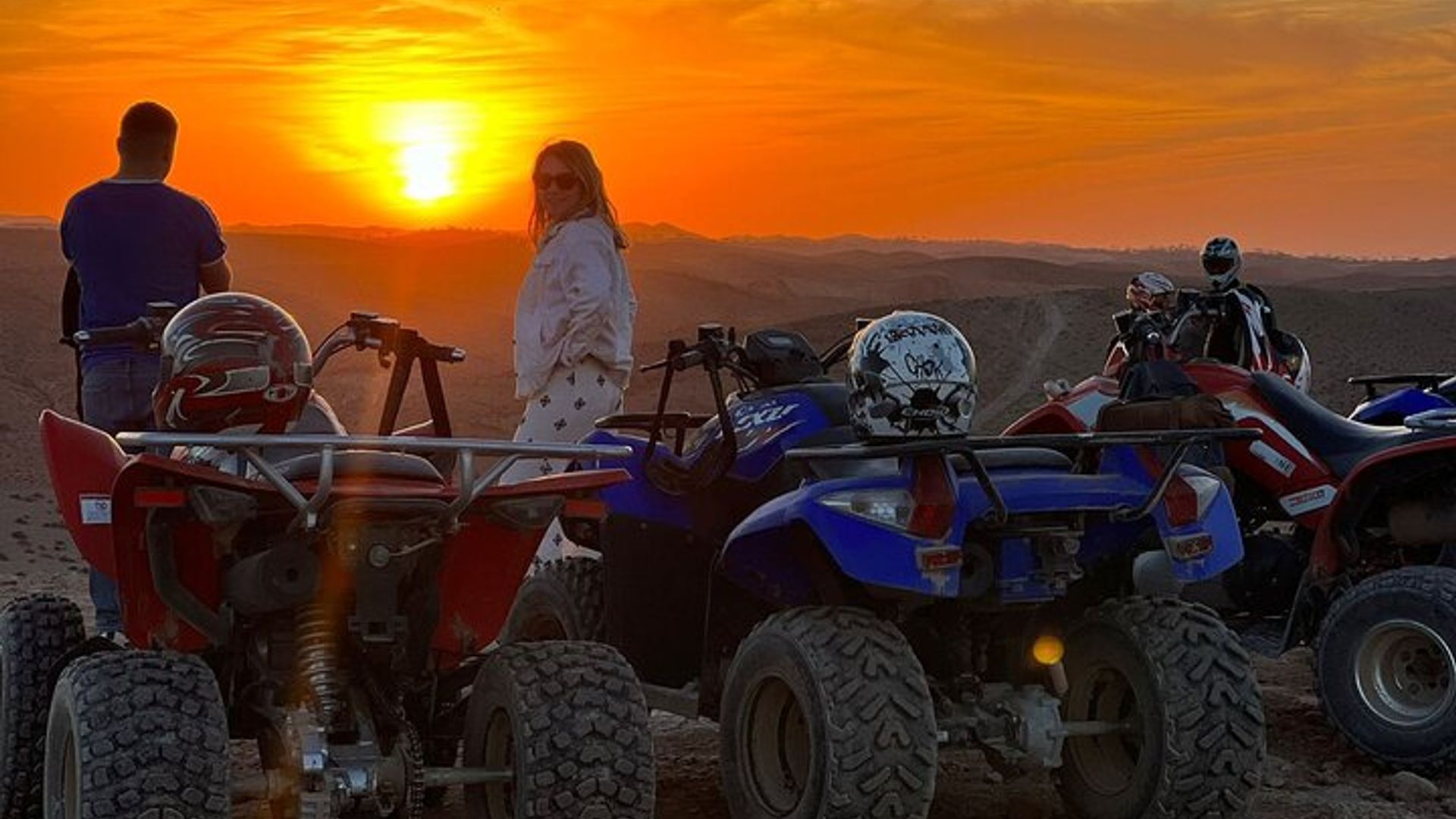 Agafay au départ de Marrakech : quad, promenade à dos de chameau et dîner-spectacle