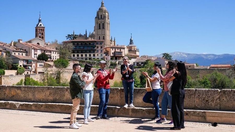 From Madrid: Segovia Tour with Cathedral and Alcazar