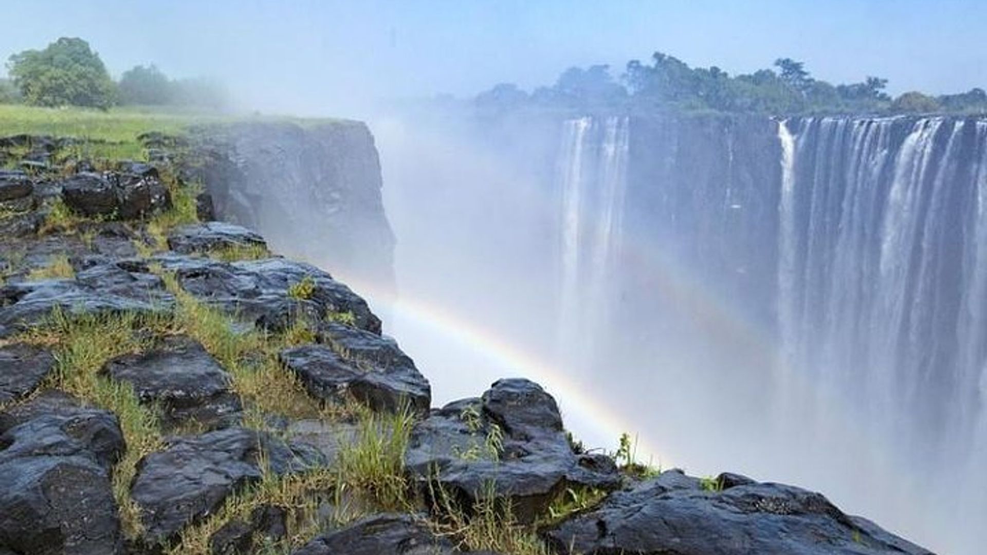 Victoria Falls Guided Tour from the Zimbabwe Side