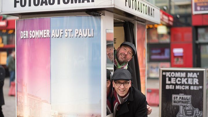 Red light Reeperbahn tour of the neighborhood boys