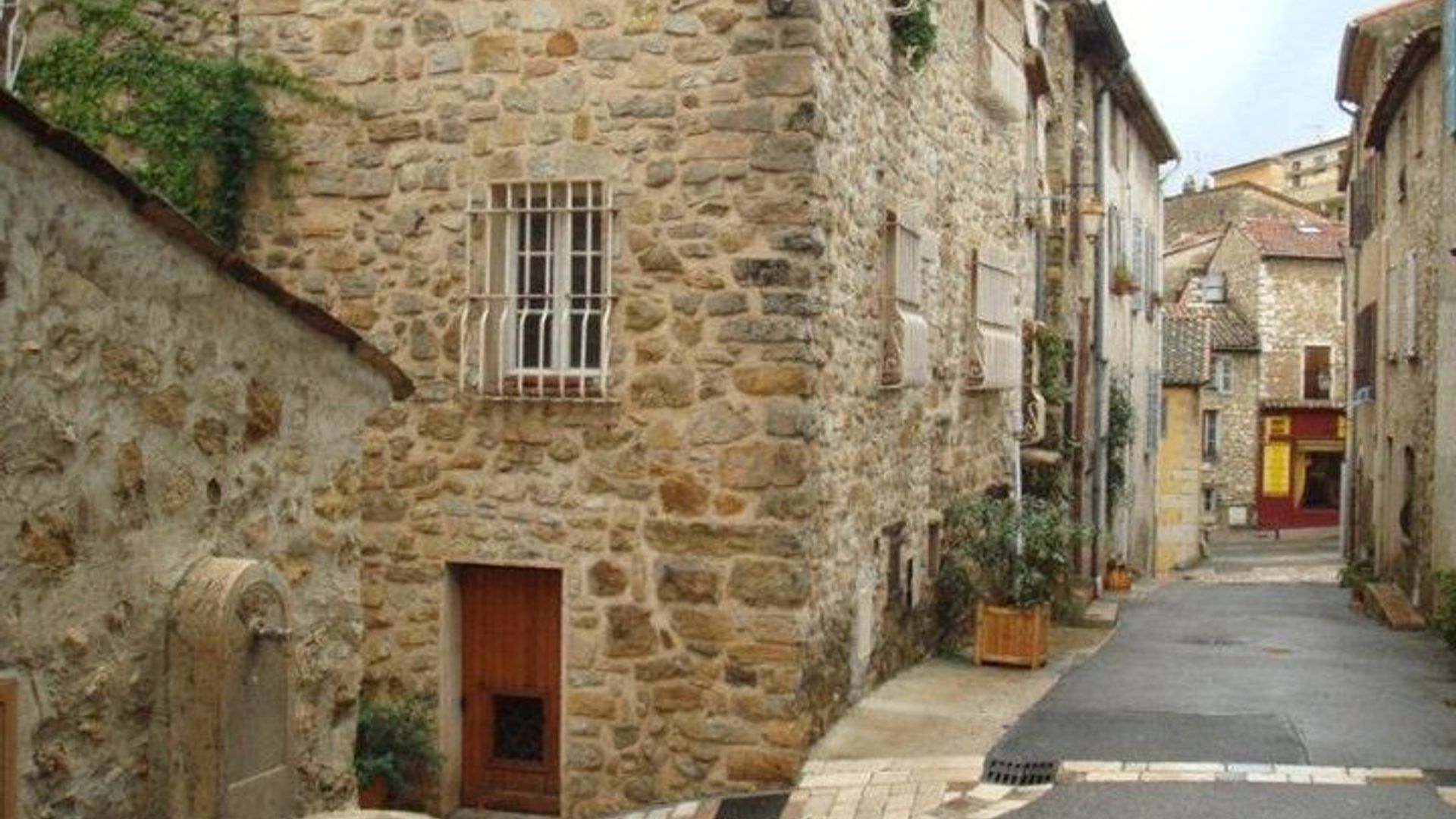 Dégustation de vins en petit groupe à Grasse, Gourdon et Valbonne