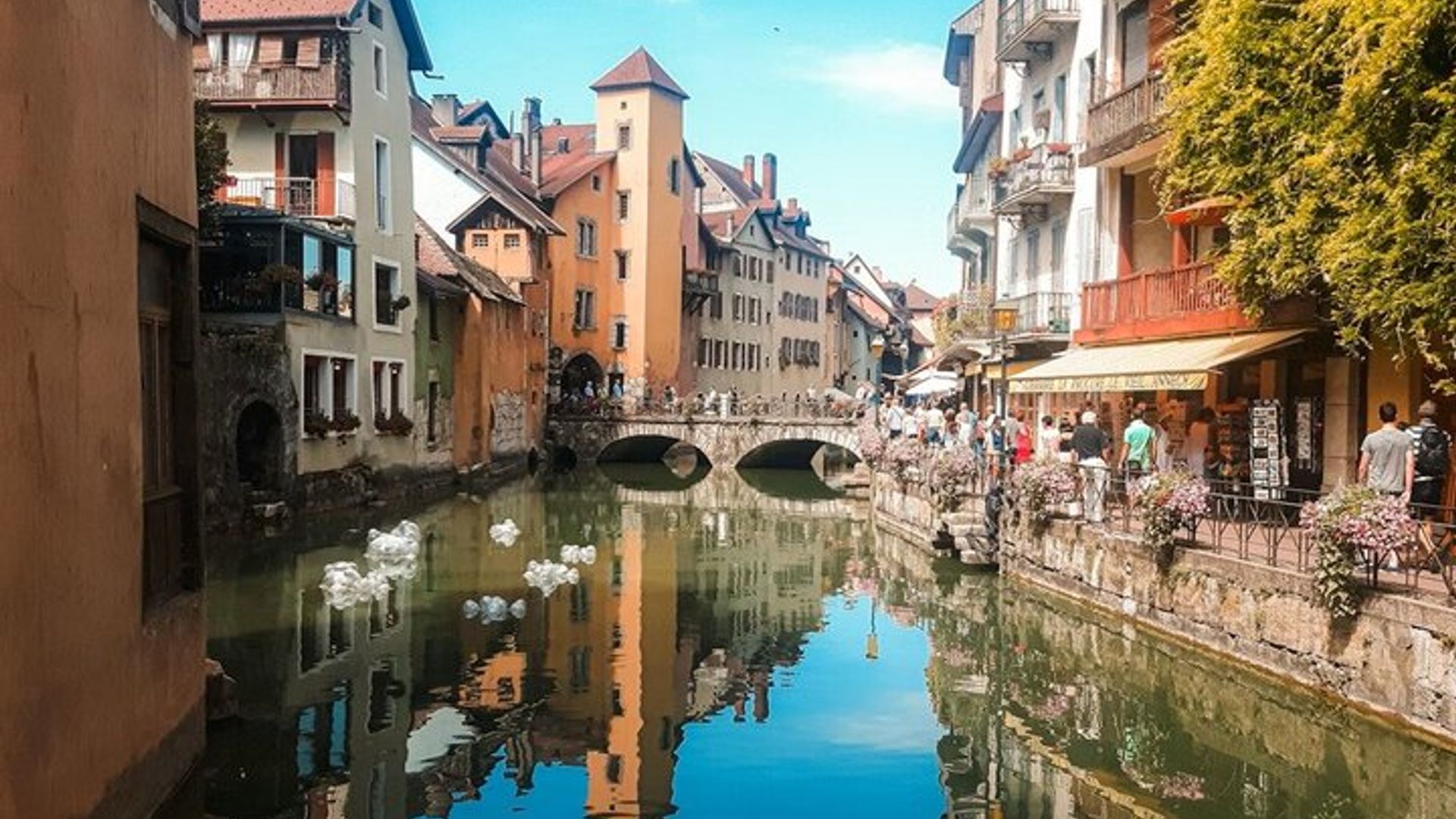 Geneva to Alpine Fairytales Yvoire and Annecy