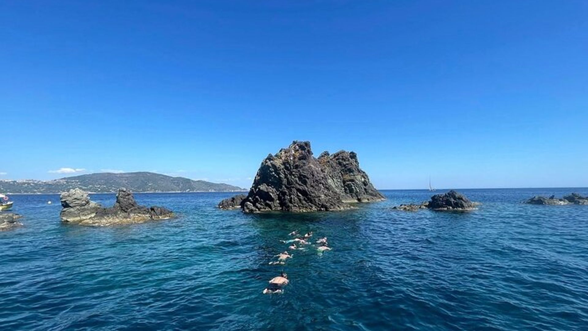 Excursion en bateau d'aventure sur l'île d'Elbe en petit groupe et dîner au coucher du soleil