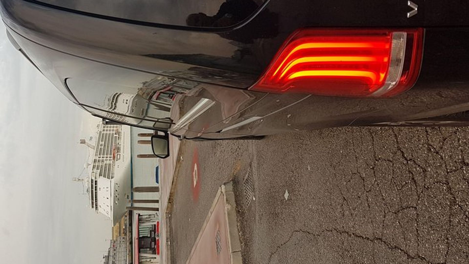 Venedig nach/von Mailand: Privater Transfer im Mercedes Minivan