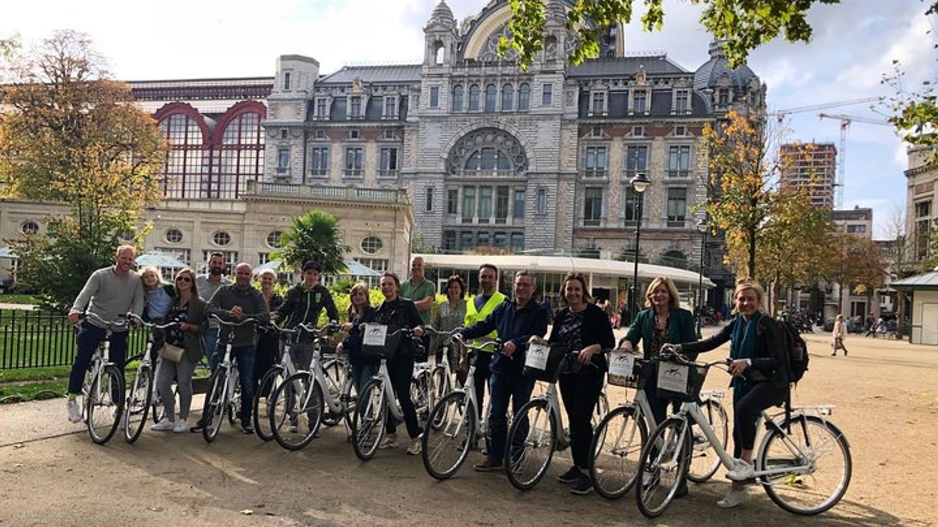 Guided Bike Tour: 2 Hours Highlights of Antwerp