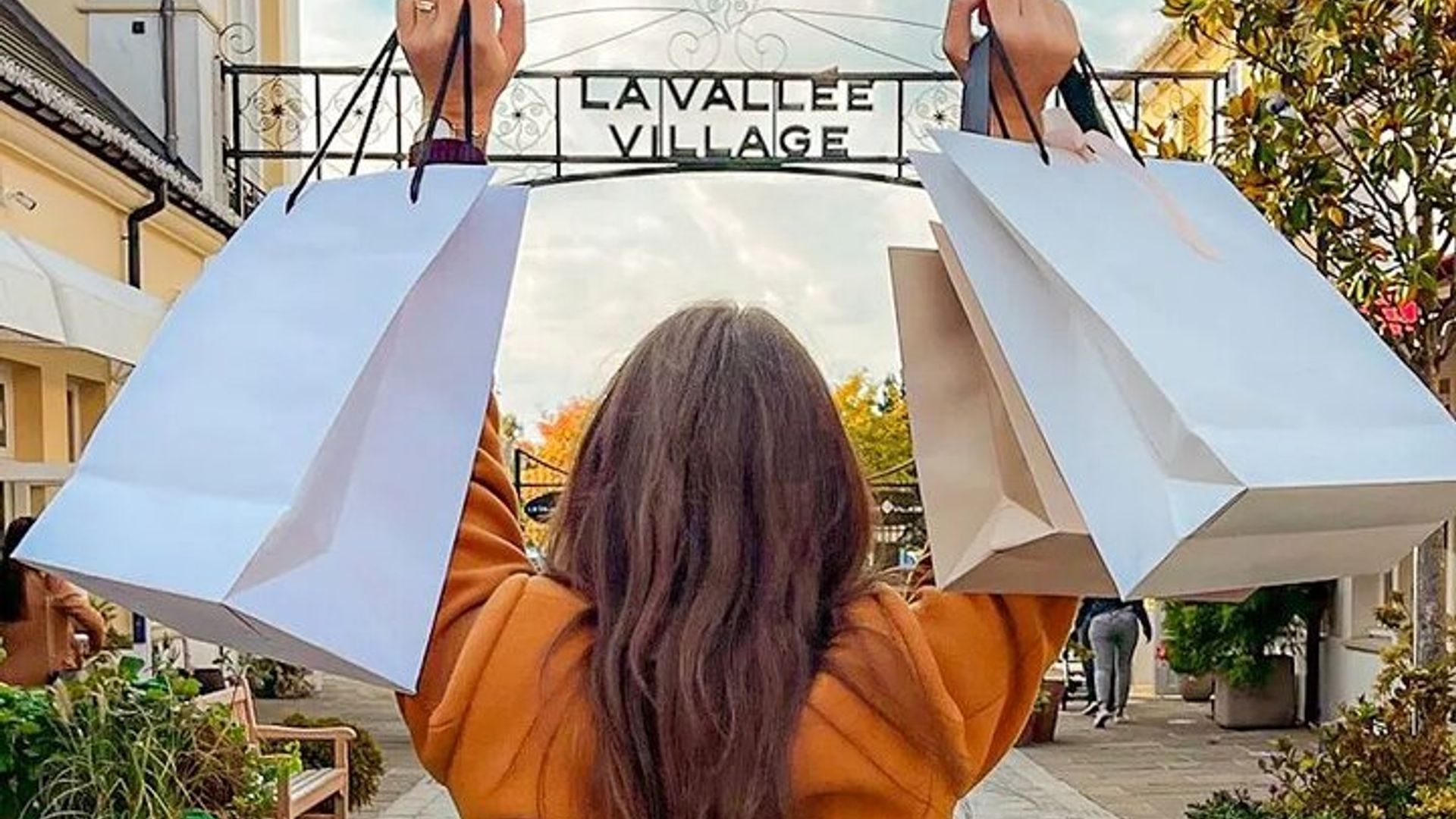 Shopping Tour zum La Vallée Village Outlet im privaten Auto oder Van