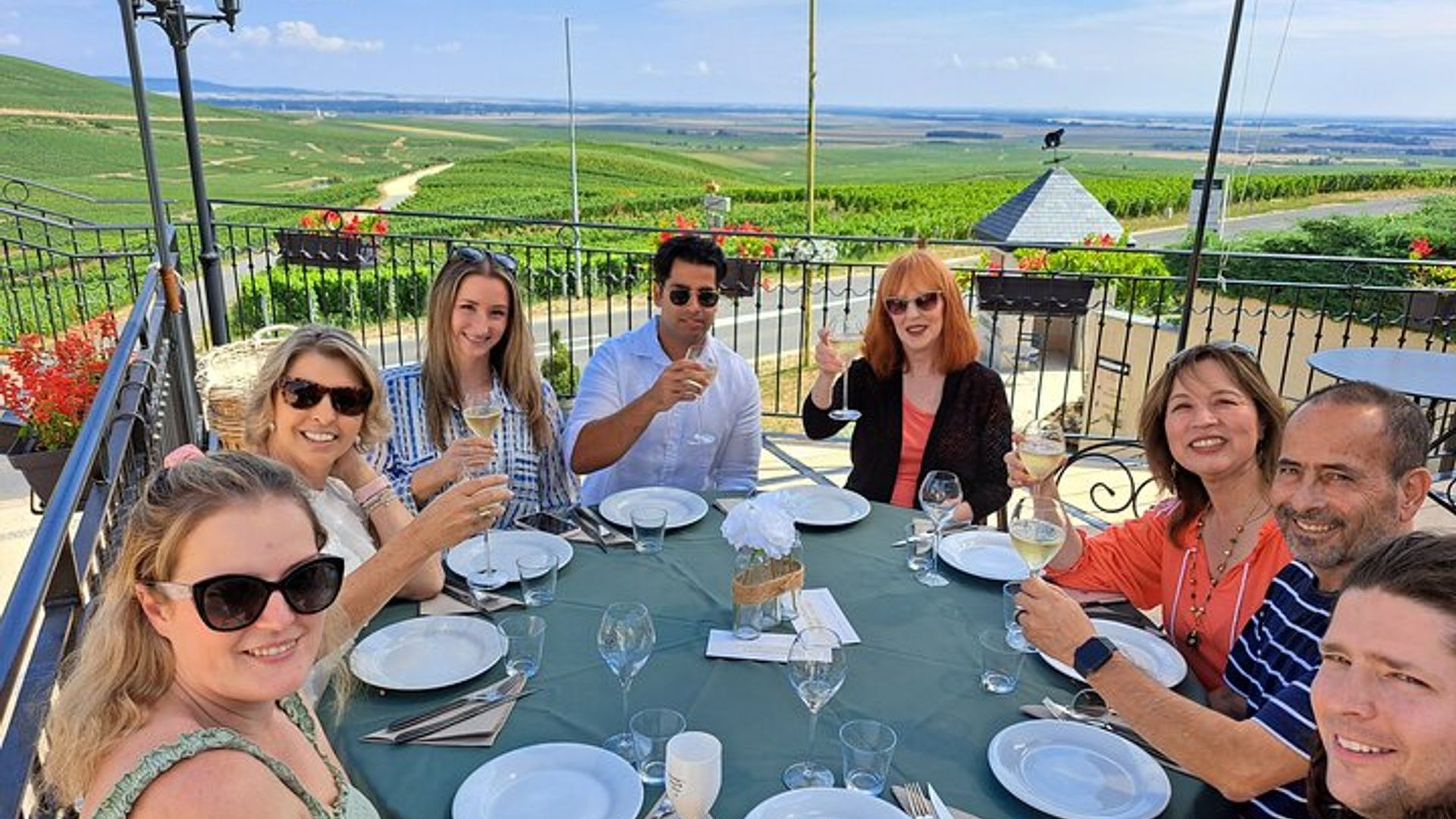 Excursion d'une journée au Champagne au départ de Paris avec 8 dégustations et déjeuner
