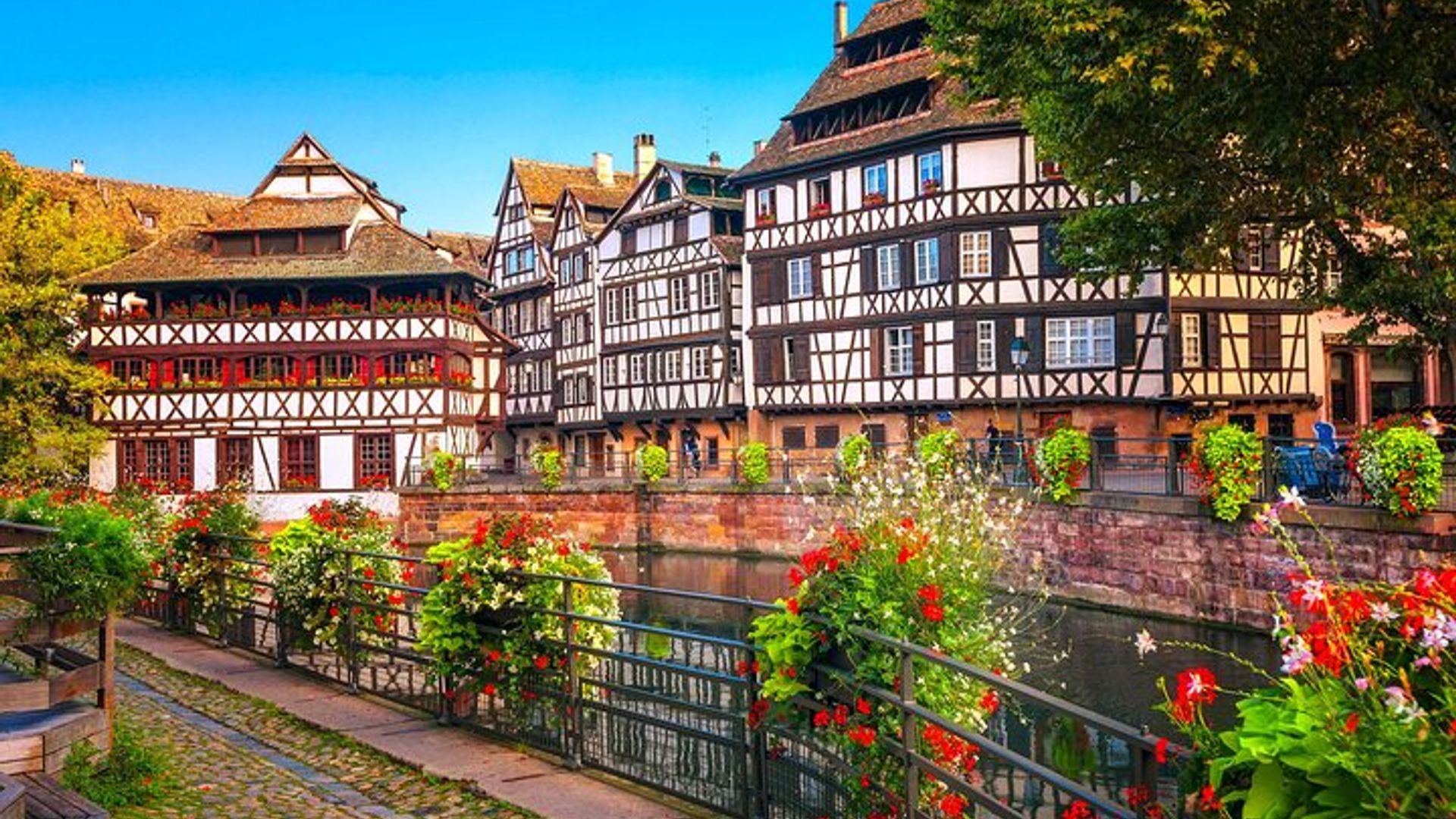 Strasbourg Self-Guided Audio Guide Walking Tour Smartphone App