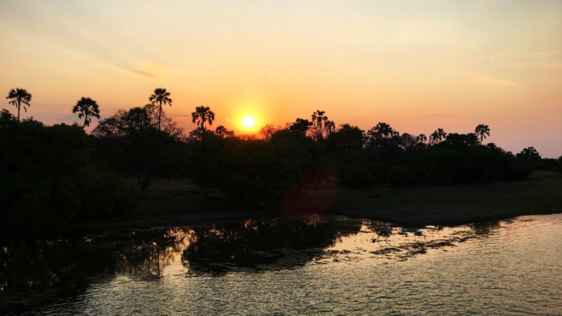 Victoria Falls izuba rirenze Ibinyabuzima bireba Zambezi River Cruise