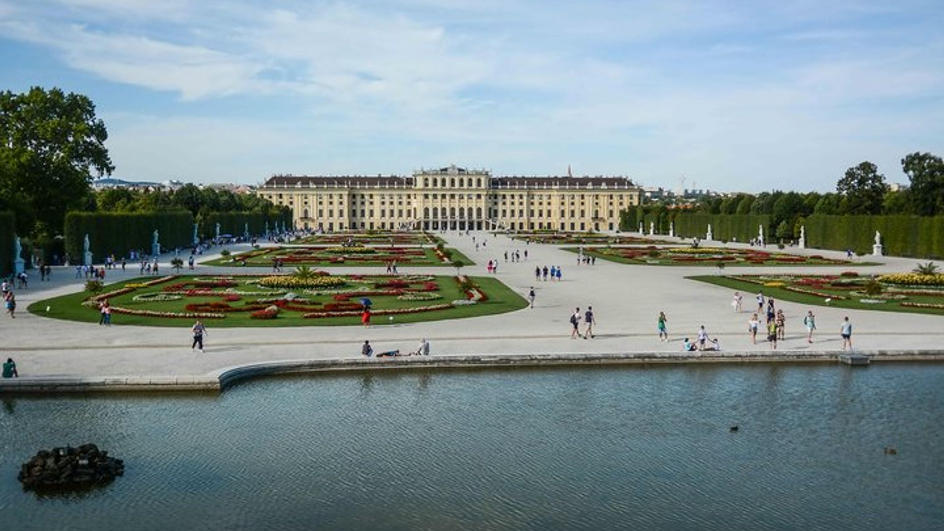 Skip the Line: Schonbrunn Palace Guided Tour in Vienna