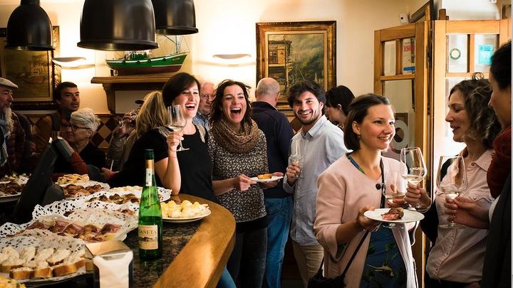 San Sebastian Pintxo and Wine Lunchtime Tour