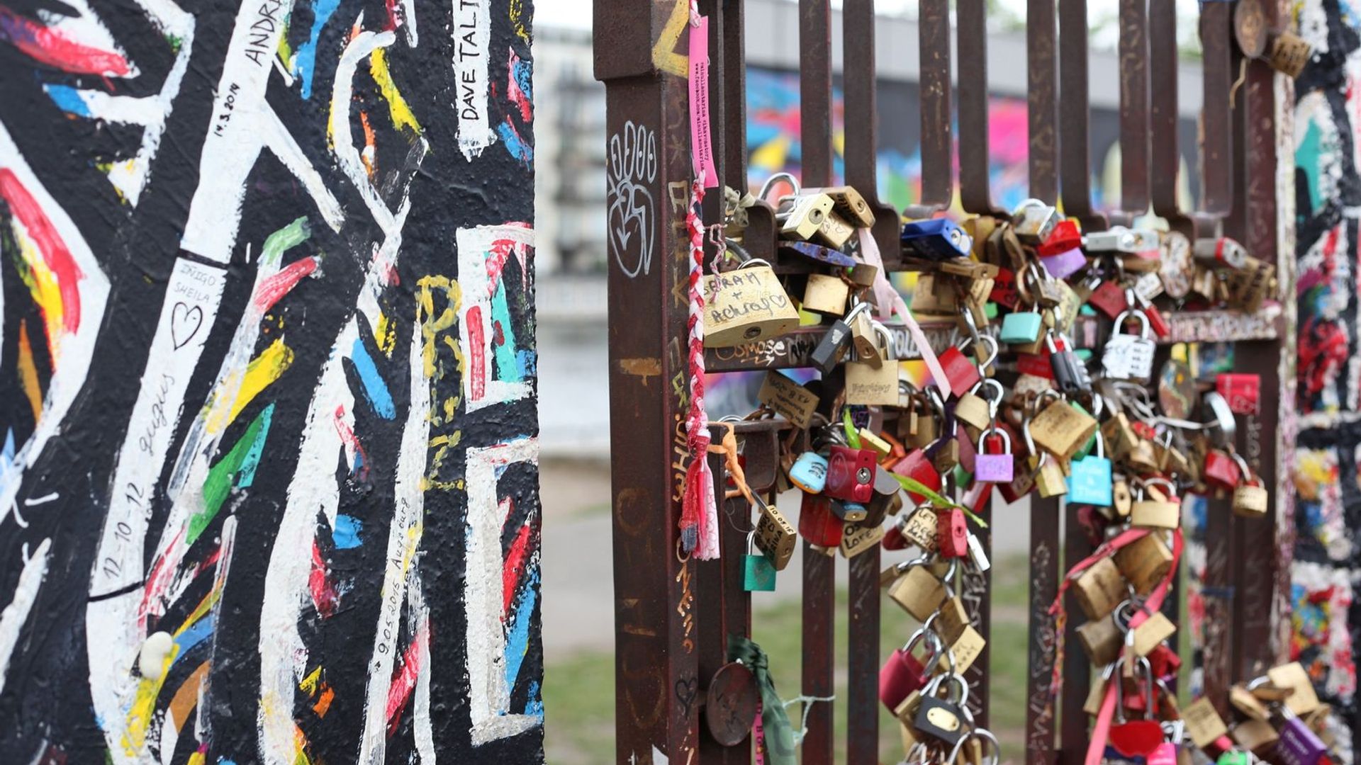Beyond the Berlin Wall: East Side Gallery Self-Guided Audio Tour (IT)