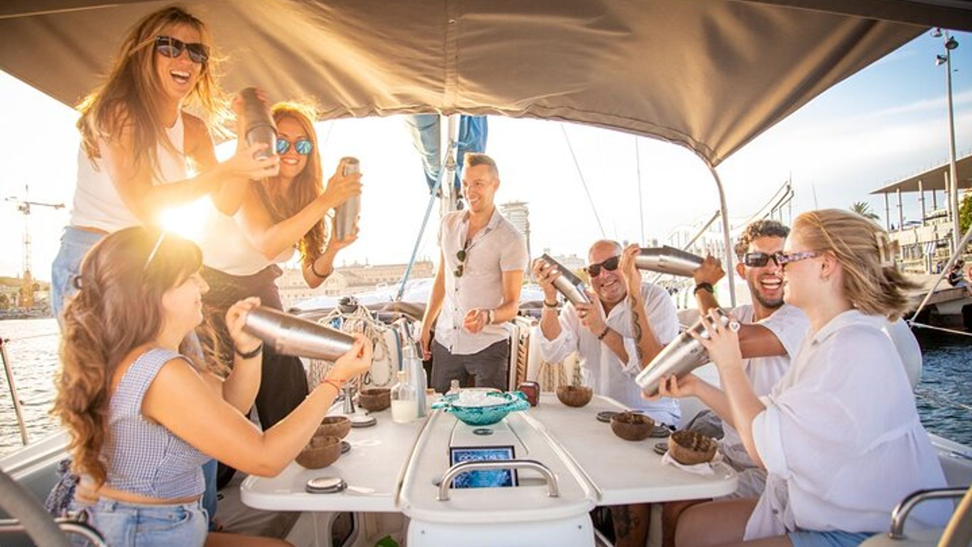 Barcelona Small-Group Cruise and Cocktail Making Workshop