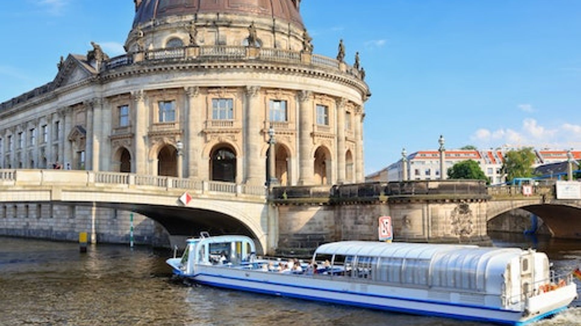 Berlin: 2.5-Hour City & Waterways Tour