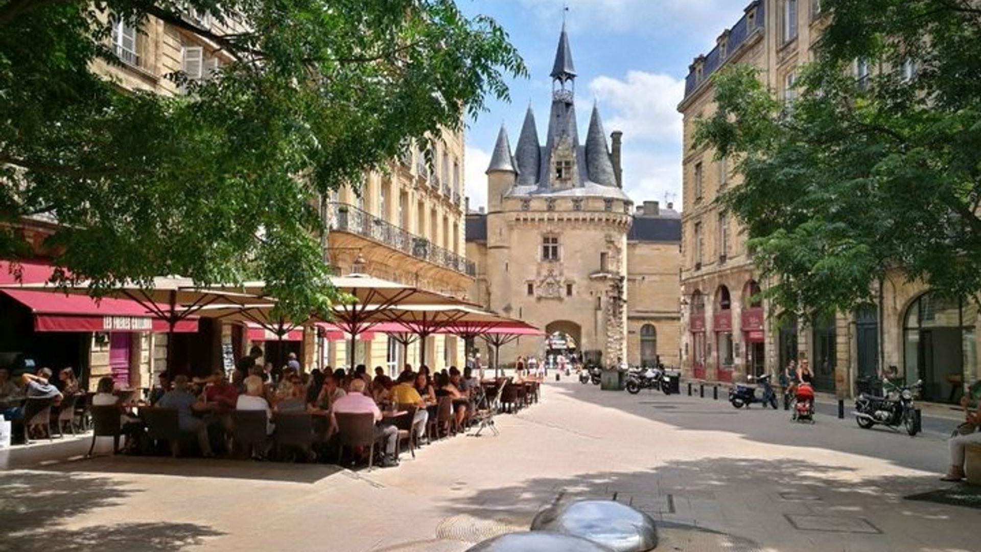 Bordeaux Flughafentransfers: Bordeaux zum Bordeaux Airport BOD im Luxus-Van