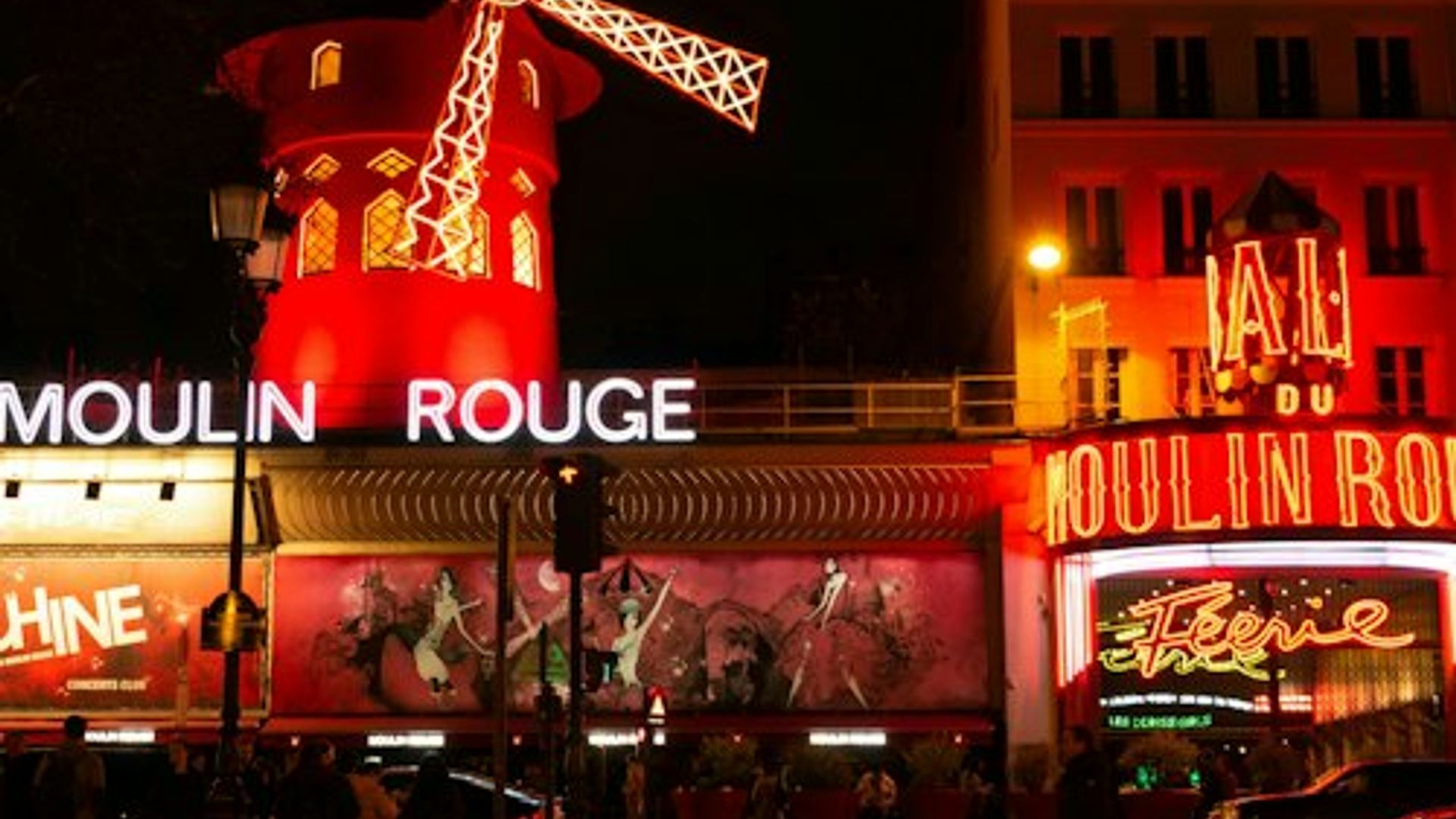 Moulin Rouge: Cabaret Show + Dinner with Transport