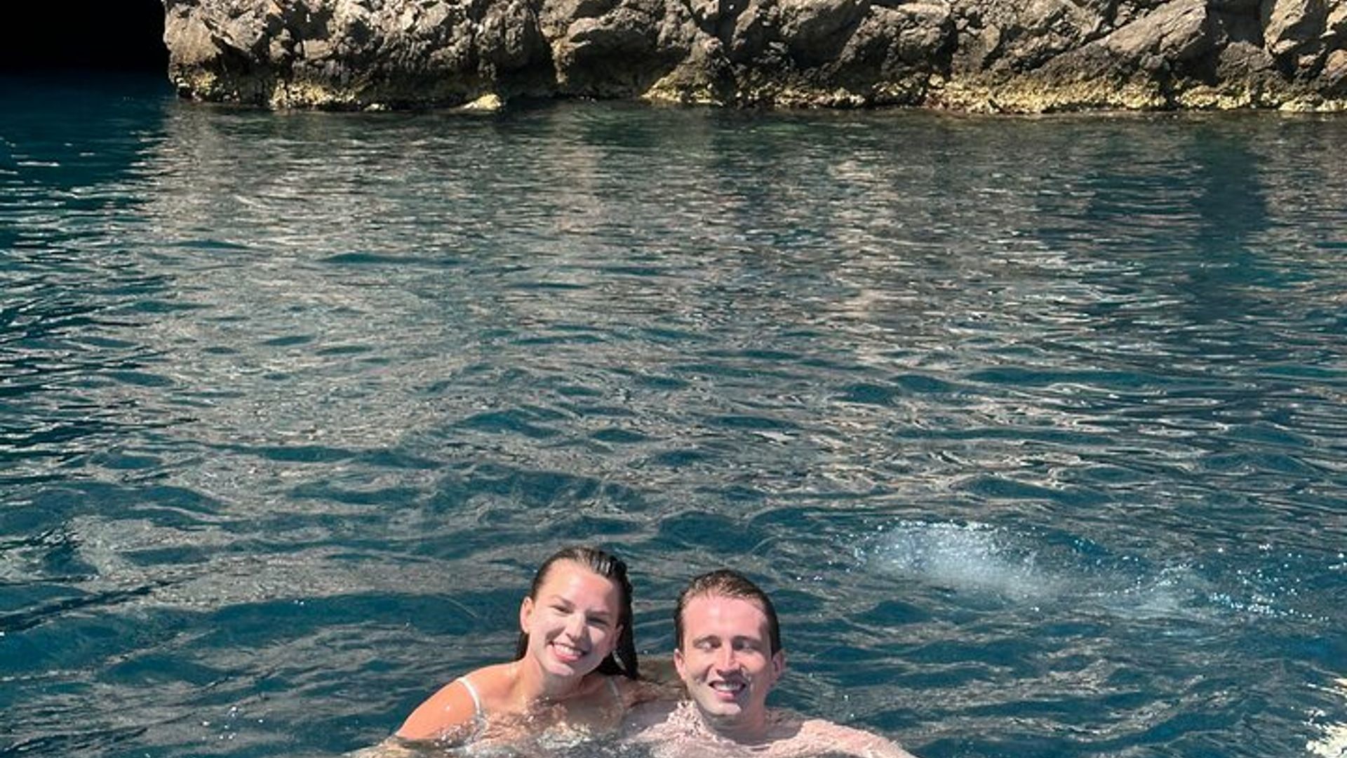Excursion de plongée avec tuba en petit groupe à la grotte de Mala, sur la Côte d'Azur, au départ de Nice
