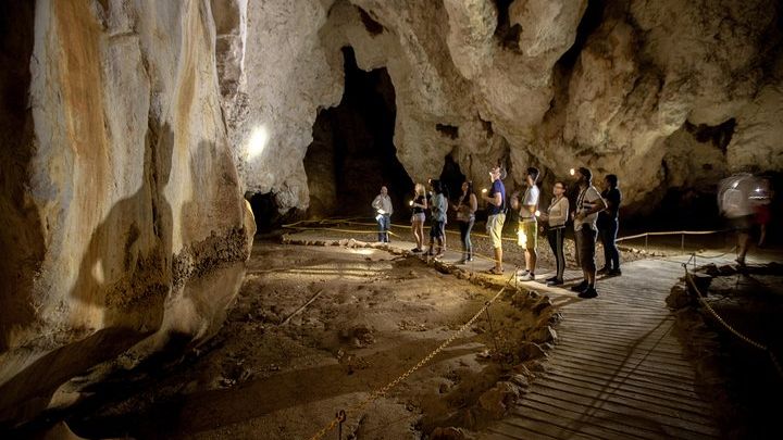 Chillagoe Caves and Outback Day Trip from Cairns