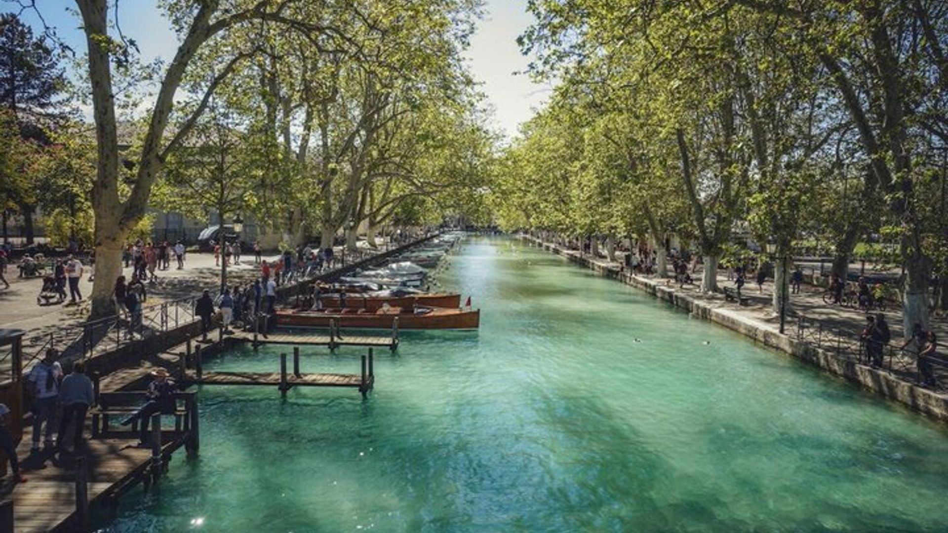 Ginebra a los cuentos de hadas alpinos Yvoire y Annecy
