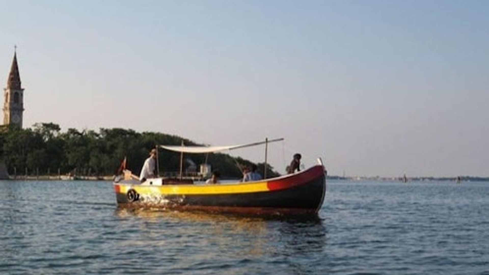 Murano, Burano & Torcello: Traditional Boat Tour + Glass-blowing Demonstration
