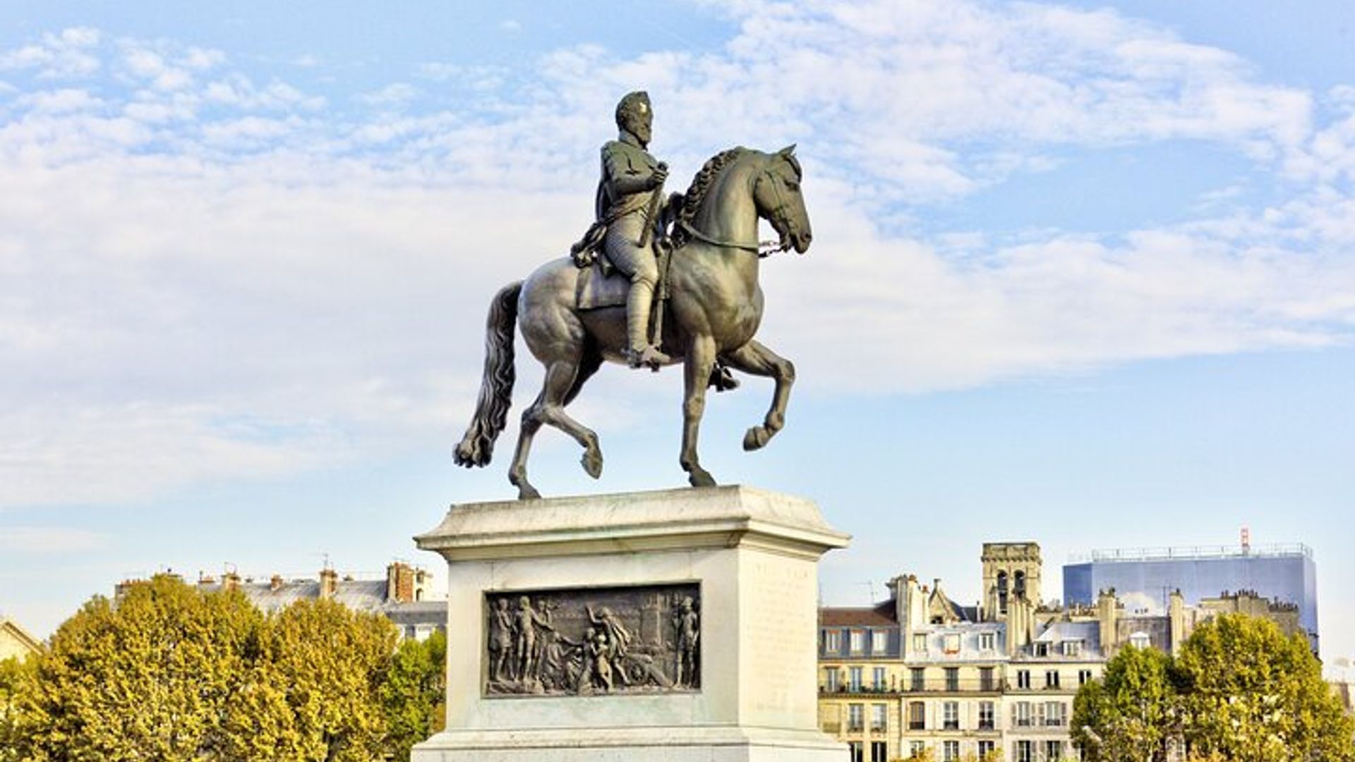 Tour del Esterno della Cattedrale di Notre Dame e della Cripta in Piccolo Gruppo a Parigi