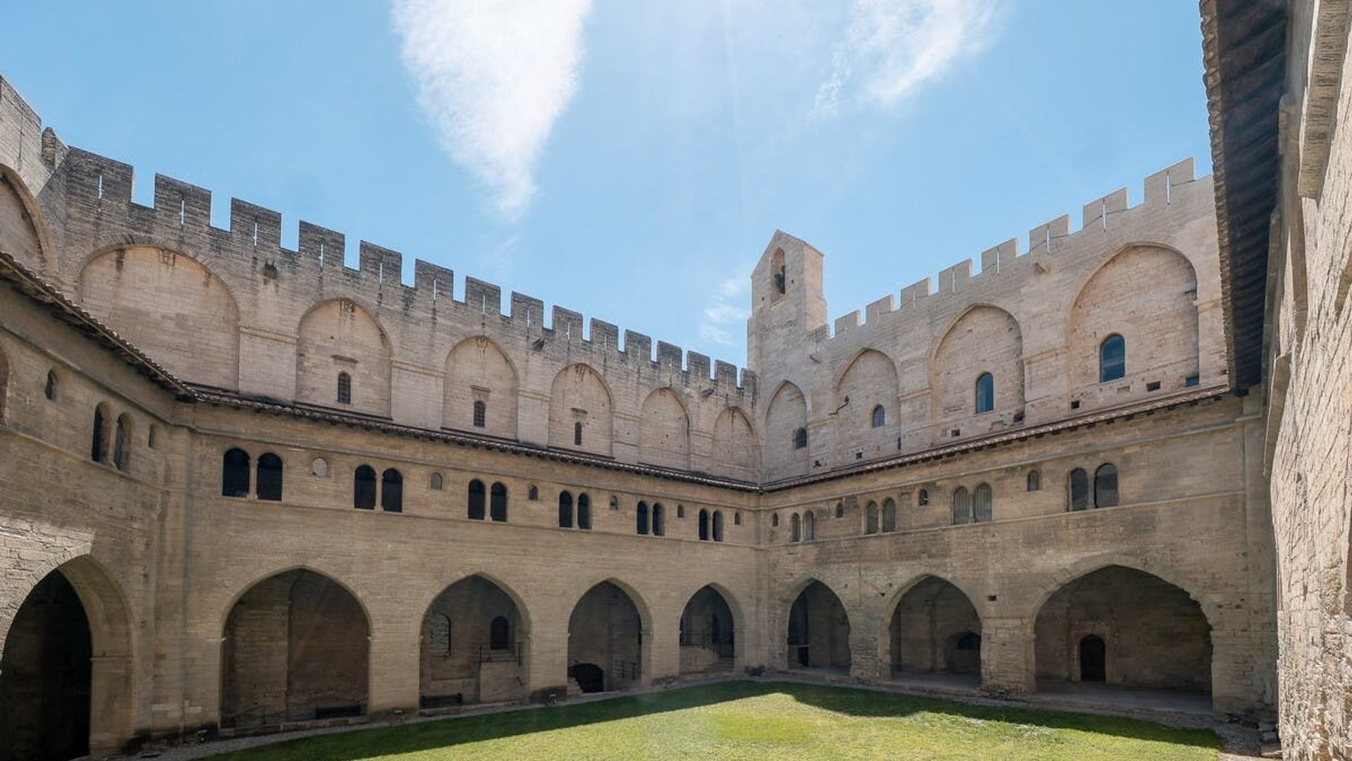 Entradas al Palais des Papes