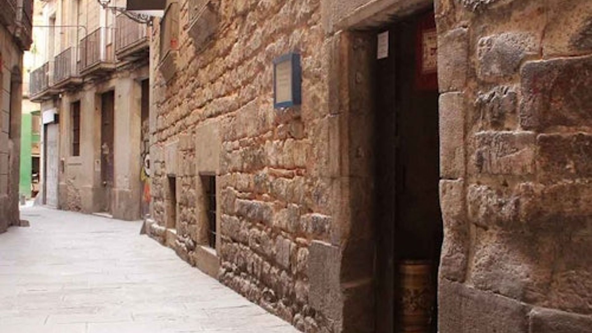 Jewish Quarter Barcelona: Guided Tour + Main Synagogue Skip The Line Entry