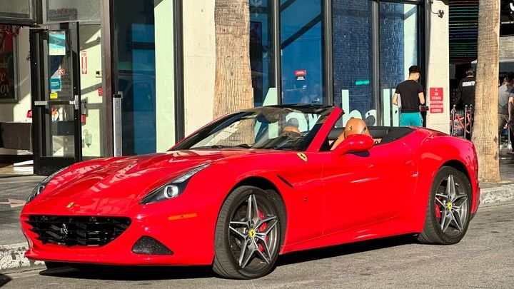 PRIVATE Ferrari California Test drive in Hollywood (15 mins)