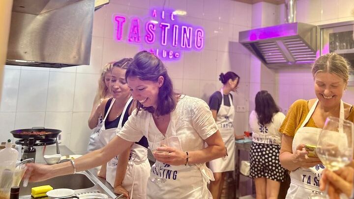 Alicante Paella Cooking Class, Tapas, Drinks & Central Market