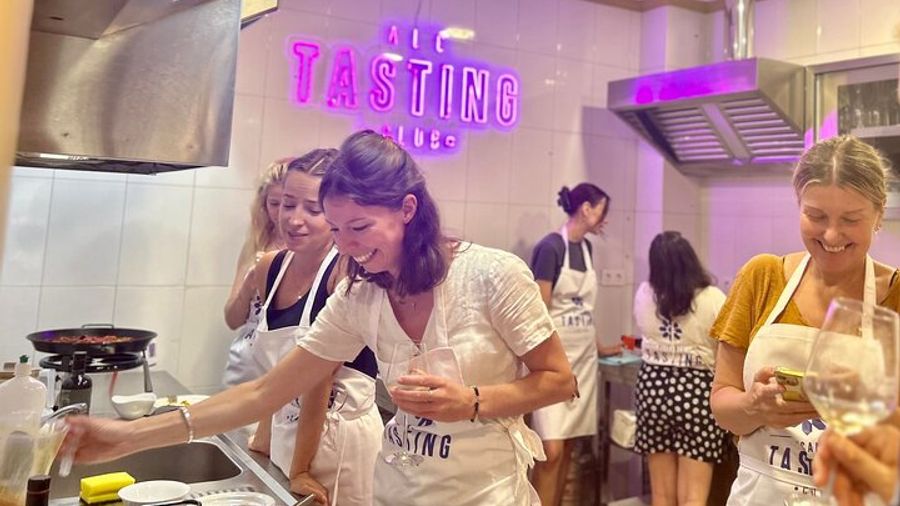 Alicante Paella Cooking Class, Tapas, Drinks & Central Market
