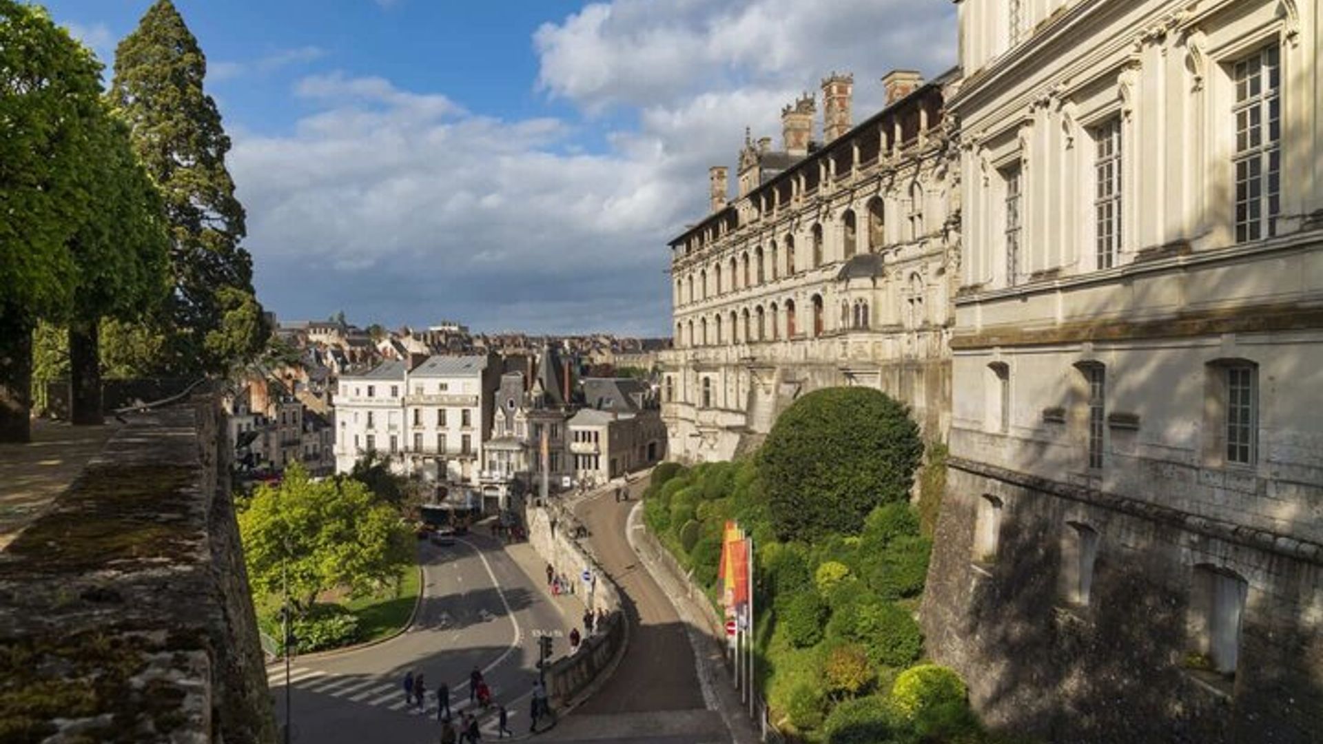 Hello Blois: Private 2-Hour Intro City Walk with Local Guide