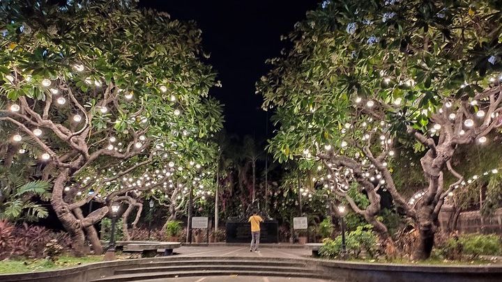 Manila Night Tour: Intramuros Walled City and Chinatown