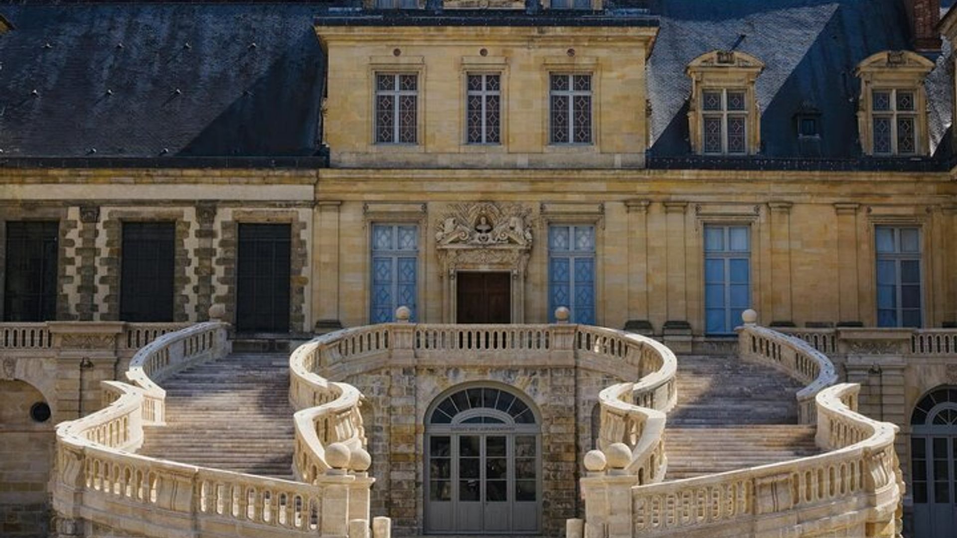 Visite privée du Château DE Fontainebleau au départ de Paris avec entrée