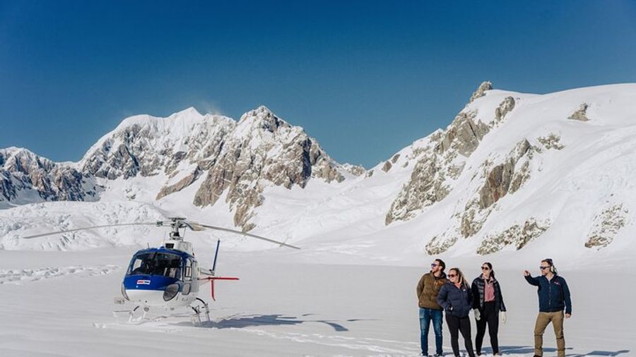 Franz Josef: Neve Discoverer Helicopter Flight with snow landing